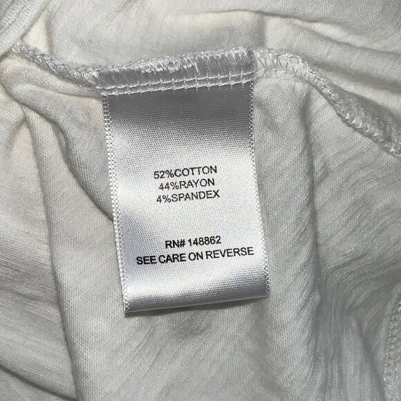 Vintage By Torrid Skull & Butterfly Graphic V-Neck Slub Jersey Shirt Size 0/L - Picture 6 of 6